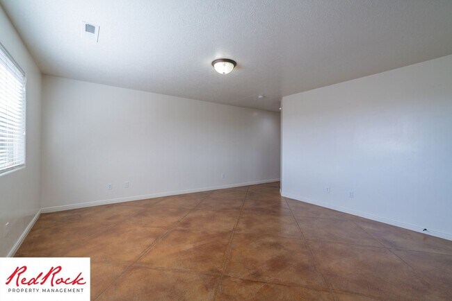 Building Photo - 2801 E 450 N