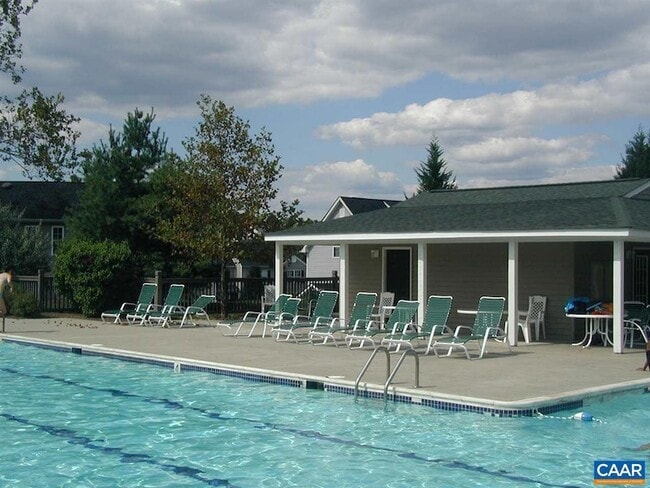 Building Photo - 136 Goldenrod Ct