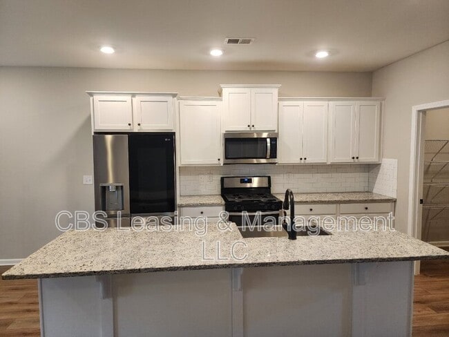 Building Photo - 2112 Sequoia Dr