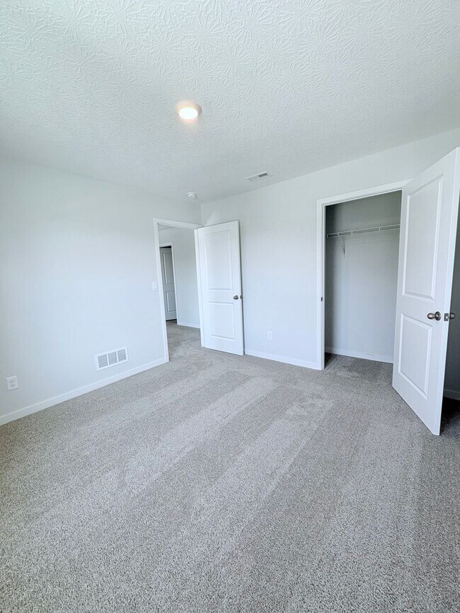 Building Photo - New Build 4-bedroom, 2.5-bath, Pet Friendl...