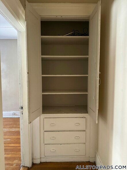 Building Photo - 192 Kelton St