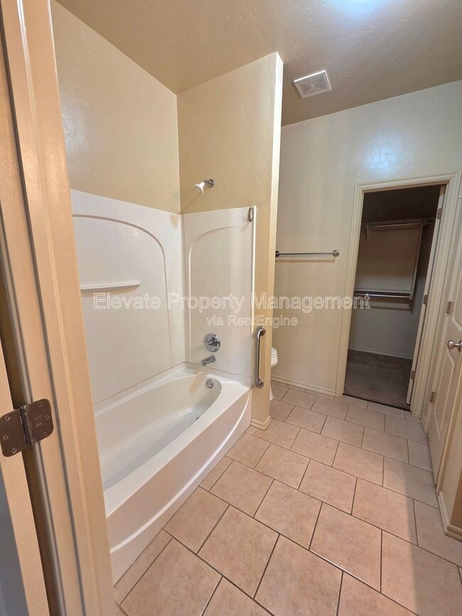 Building Photo - 922 West Prairie Wind Way