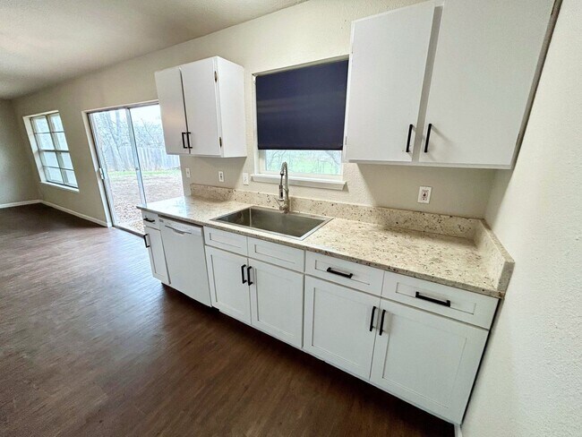 Building Photo - Close to UTSA - 3/2 Home for Rent