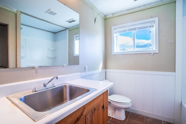 Building Photo - Downtown Apartment