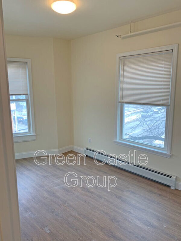Building Photo - 323 Pearl St