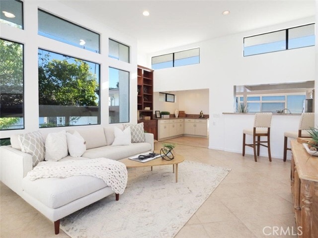 Building Photo - 2105 W Paseo Del Mar
