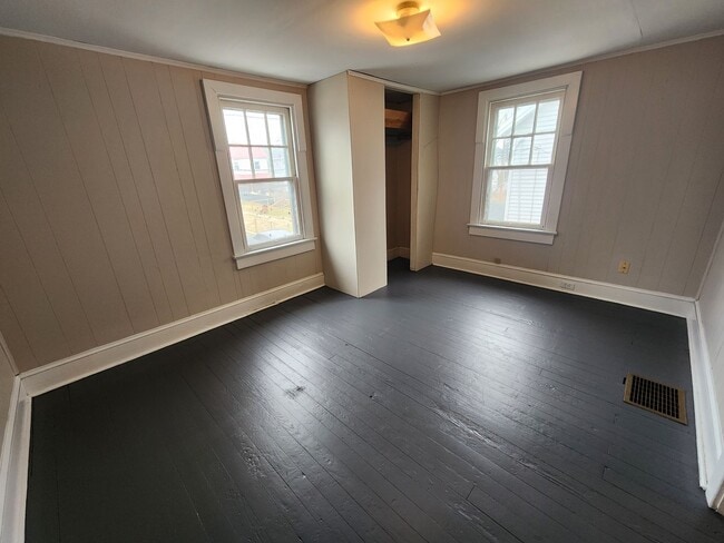 Building Photo - 372-374 Tolbert Ave