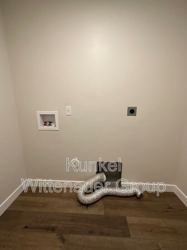 Building Photo - 808 Applewood Creek Dr