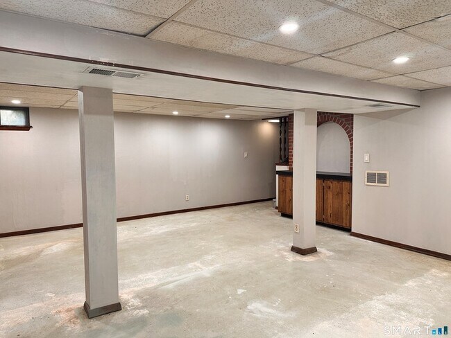 Building Photo - 23 Robin Rd