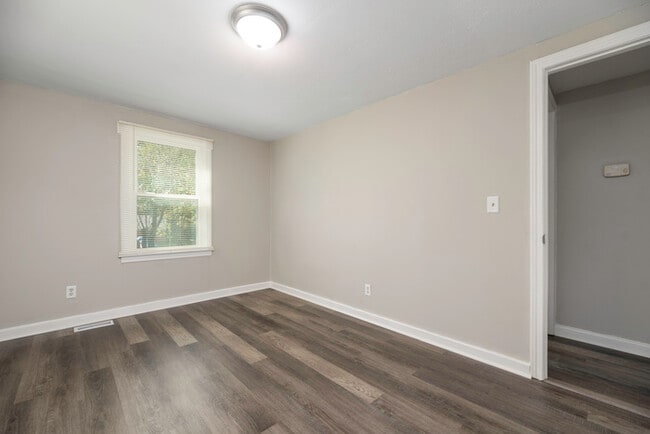 Building Photo - 210 Balfour Dr