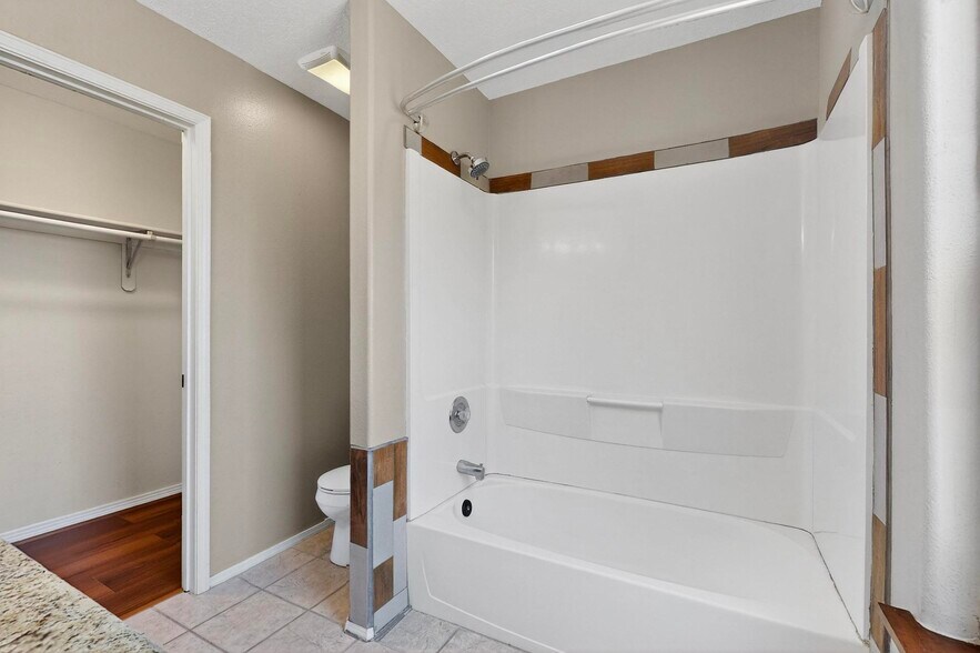 Building Photo - 244 Glenridge Park Ln NE