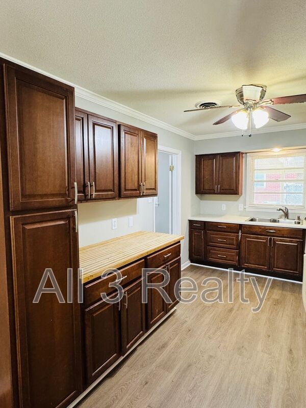 Building Photo - 664 Joryne Dr