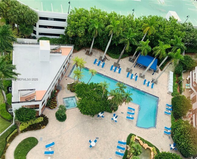 Building Photo - 3600 Mystic Pointe Dr