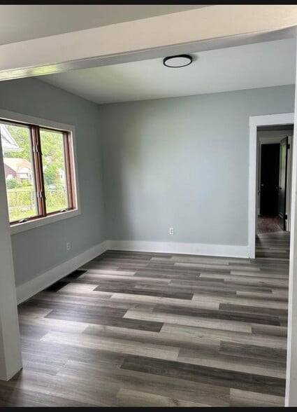 Building Photo - 1605 Kearsley Park Blvd