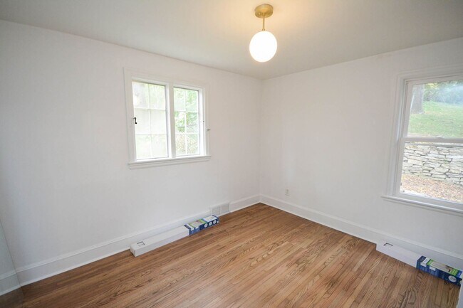 Building Photo - Fantastic Uptown home with amazing details throughout!