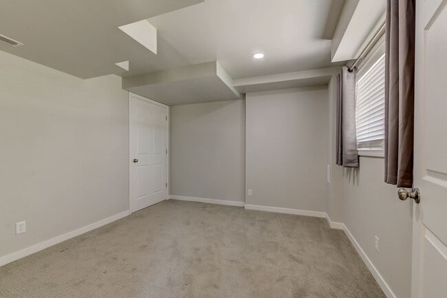 Building Photo - Gorgeous Updated 3 Bed 3 Bath Home Garage