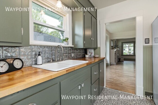 Building Photo - 1516 N 21st St