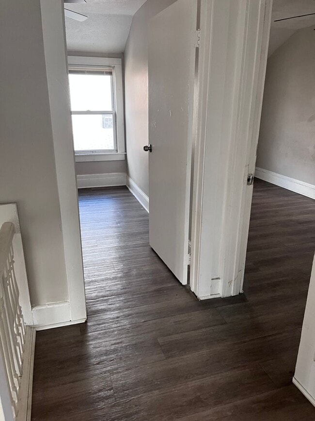 Building Photo - 3-Bedroom Home for Rent in Cleveland – Pet Friendly! Only $1,300