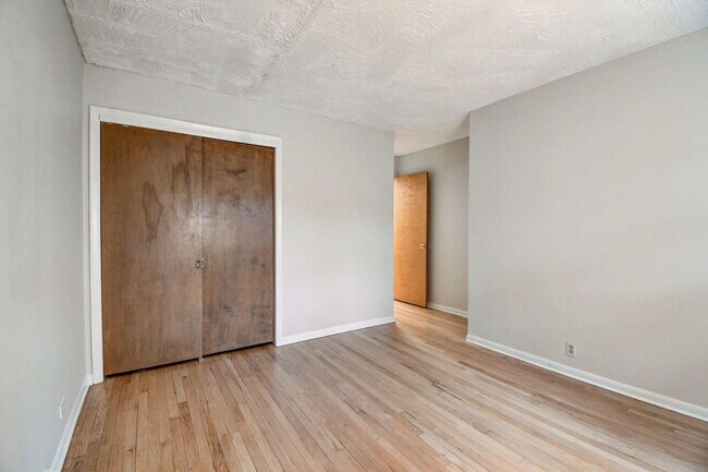 Building Photo - 1326 Meadow Ln