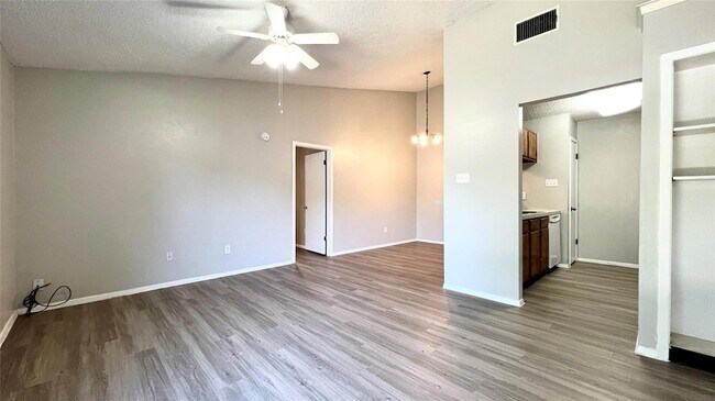 Building Photo - 11953 Sunhillow Bend