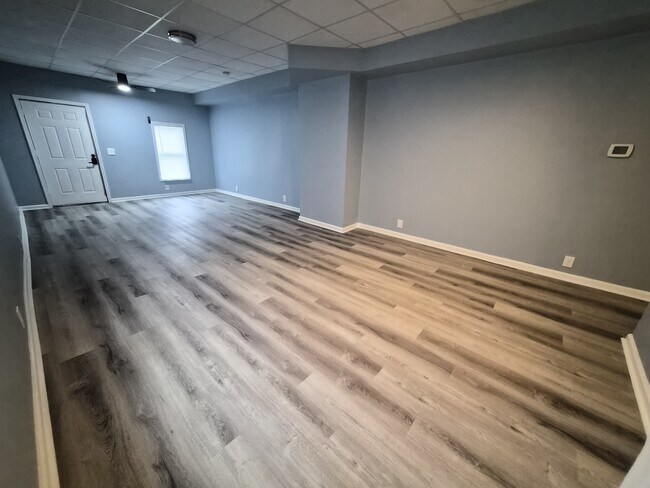 Building Photo - 33 N Sherman Dr