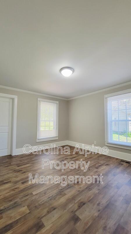 Building Photo - 421 Carolina Ave