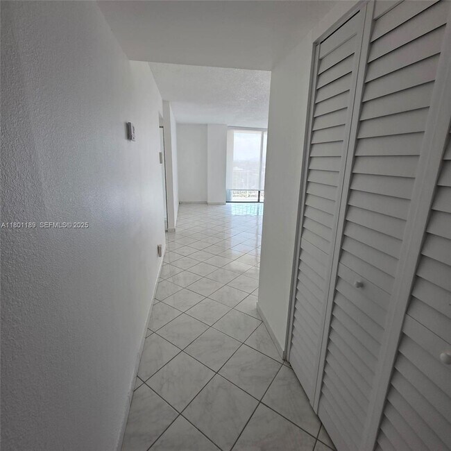 Building Photo - 2350 NE 135th St