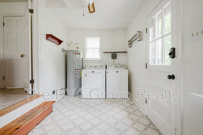 Building Photo - 10075 Aragon Dr