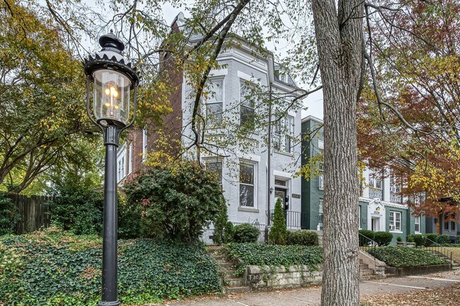 Primary Photo - 3127 W Franklin St