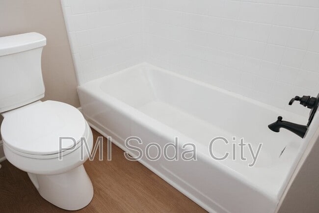 Building Photo - 332 Guilford St