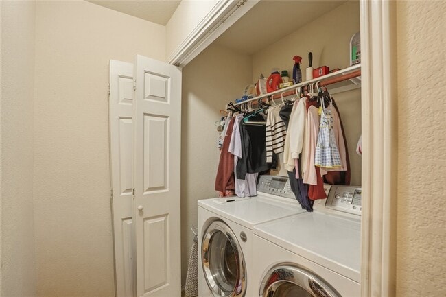 Building Photo - 3825 Cane River Rd