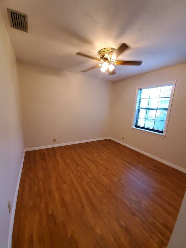 Building Photo - Nokomis, FL 3BR/2BA/2CG SFH in Laurel Pines