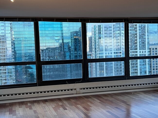 Building Photo - 360 E Randolph St