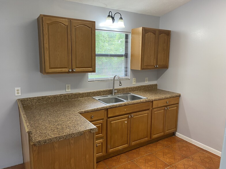 Building Photo - 38 Teak Run