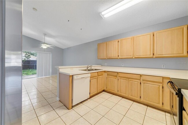 Building Photo - 2152 Rj Cir