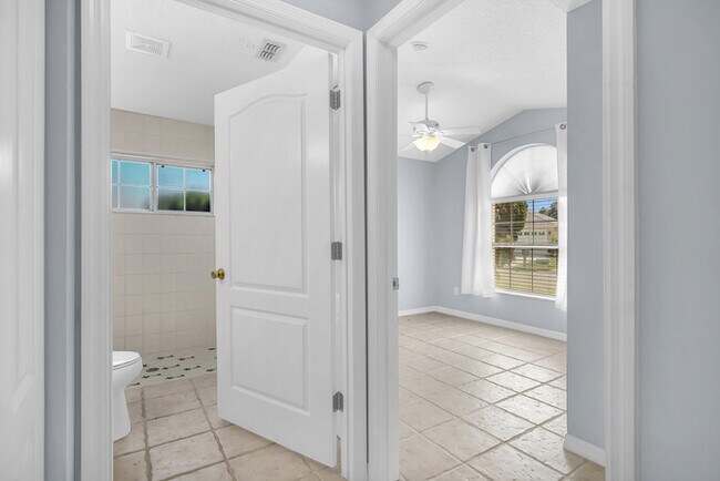 Building Photo - 2340 Commodores Club Blvd