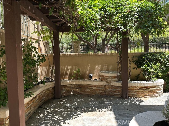 Building Photo - 351 Tall Oak