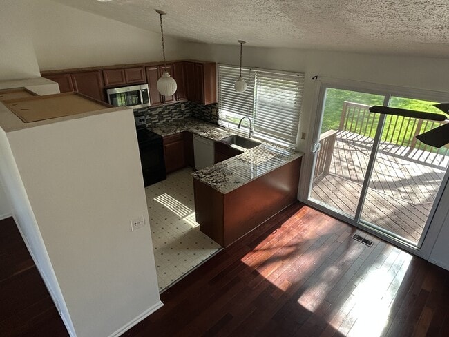 Building Photo - 530 Chesley Dr