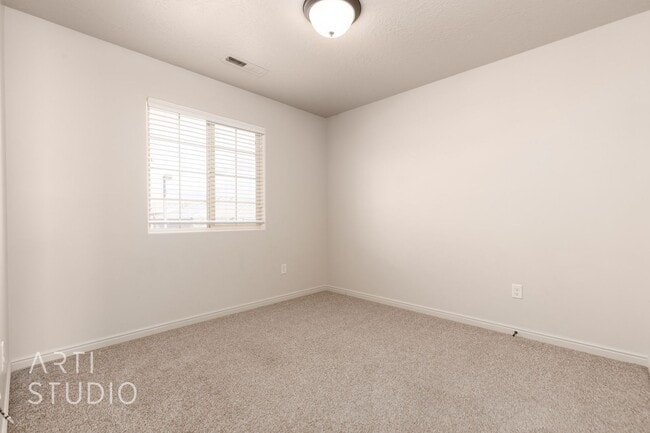Building Photo - MOVE-IN SPECIAL $100 OFF FIRST MONTH'S REN...