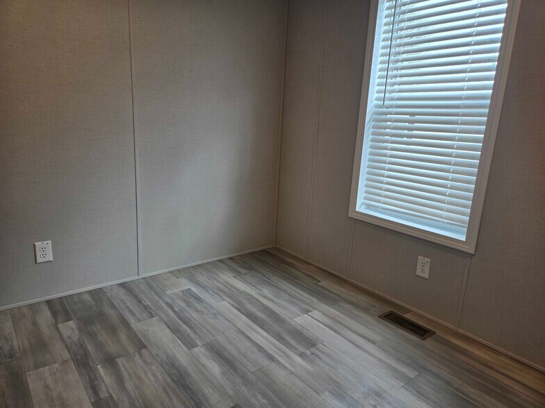 Building Photo - 52962 N Yorktown Ct