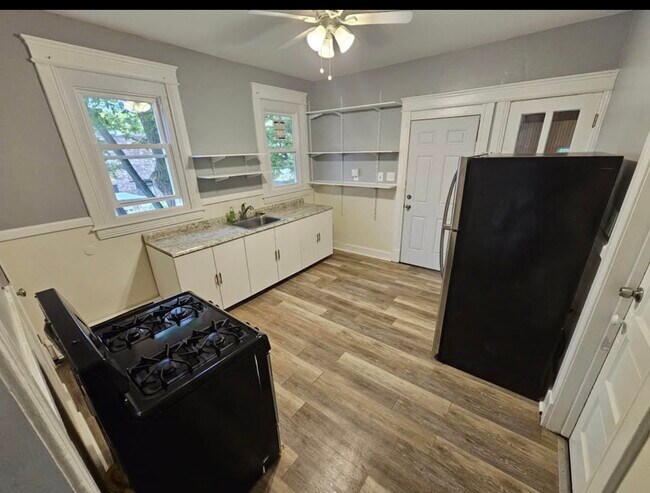 Building Photo - 342 3rd St