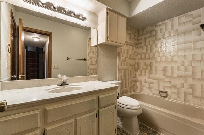 Building Photo - 1251 Kingston Rd