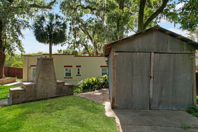 Building Photo - 1647 Lake Ella Dr