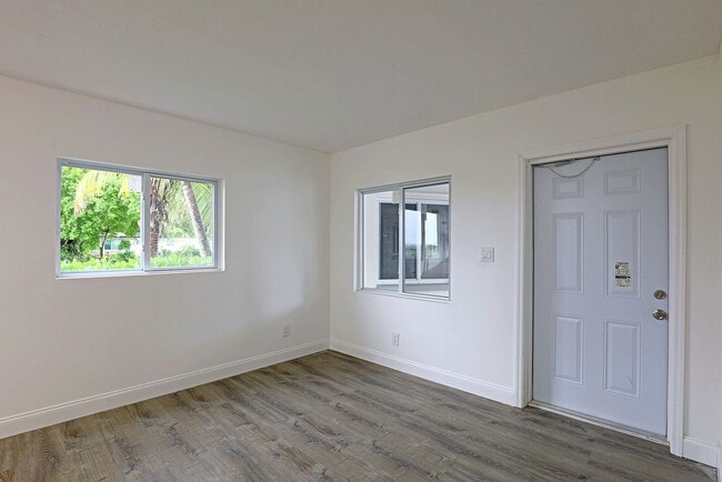 Building Photo - Ben Mar 2590-105