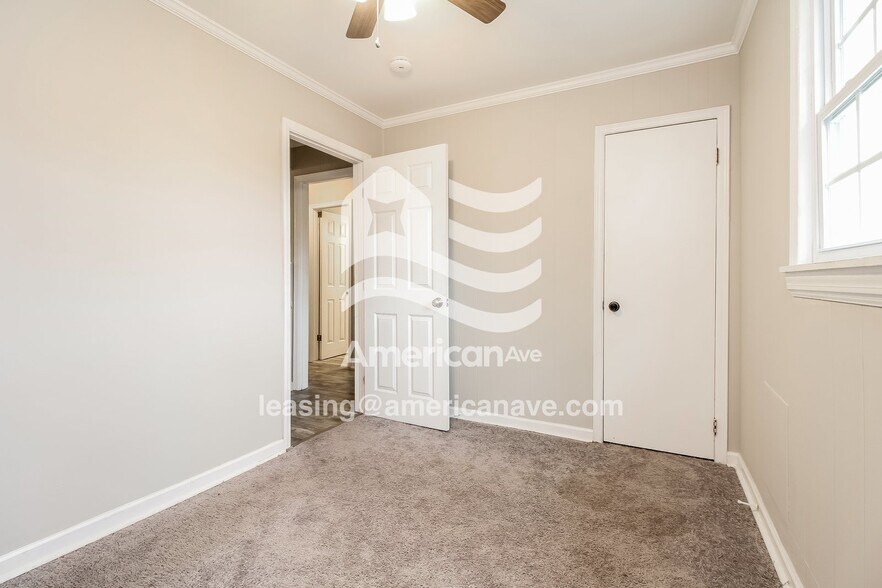 Building Photo - 706 Woodmont Cir