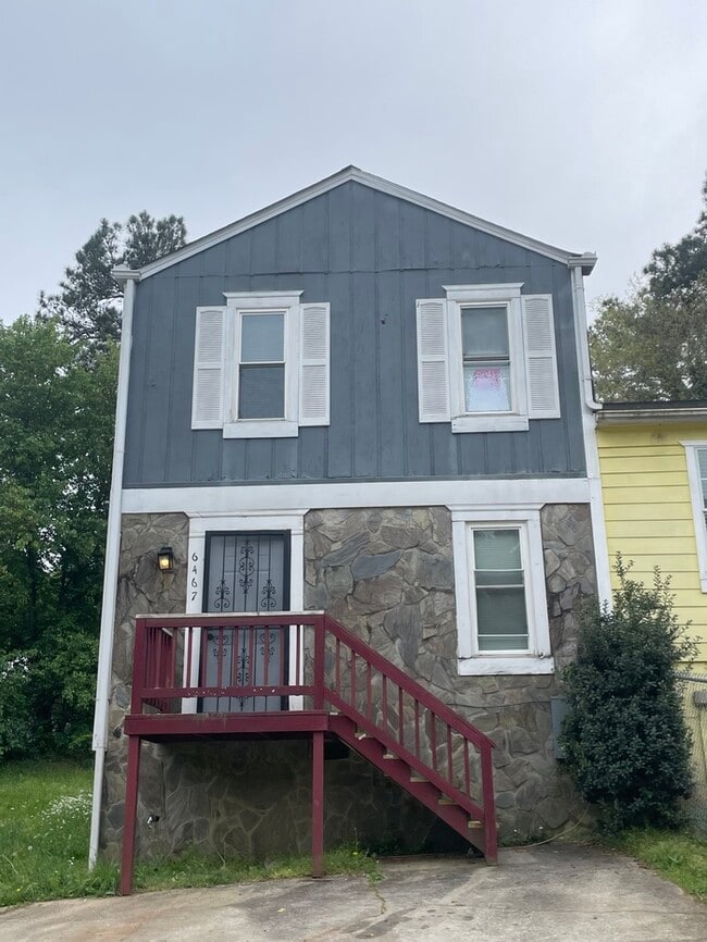 Building Photo - Freshly painted 2-bedroom, 2.5-bath townhome!!