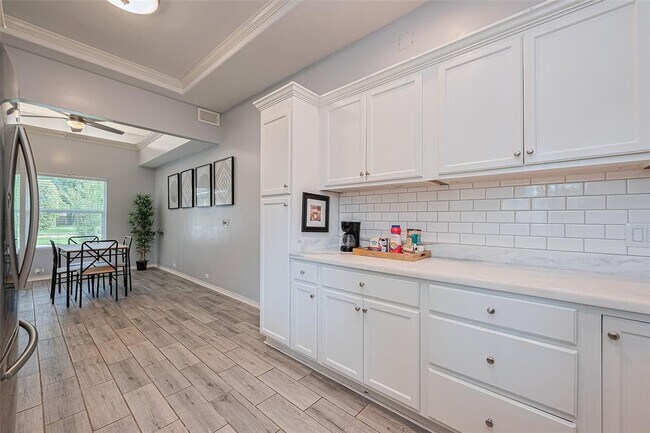 Building Photo - 8711 Pines Pl Dr