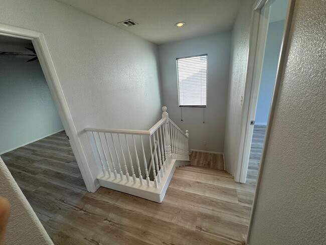 Building Photo - Charming 3 Bedroom, 3 Bathroom, 2-Story Ho...