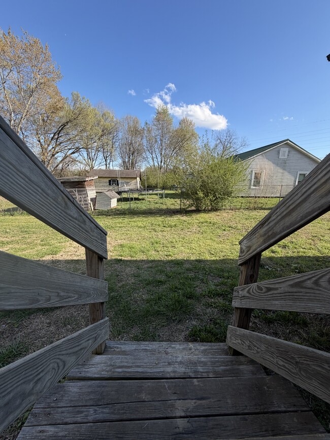 Building Photo - 140 Dillon St