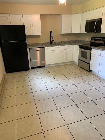 Renovated kitchen, dishwasher, built in microwave, black, and stainless appliances. Ceramic tile - 13918 Marybrook Dr